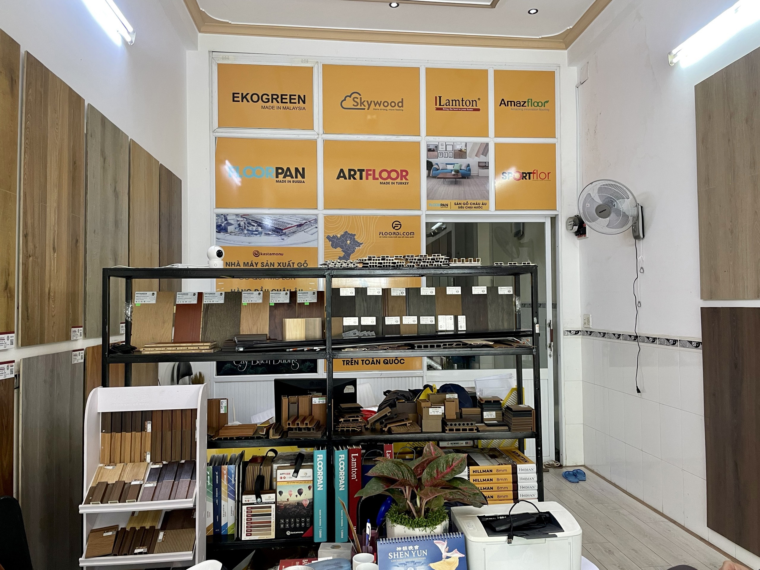 Showroom trưng bày sàn gỗ Floordi tại Floordi Bình Định