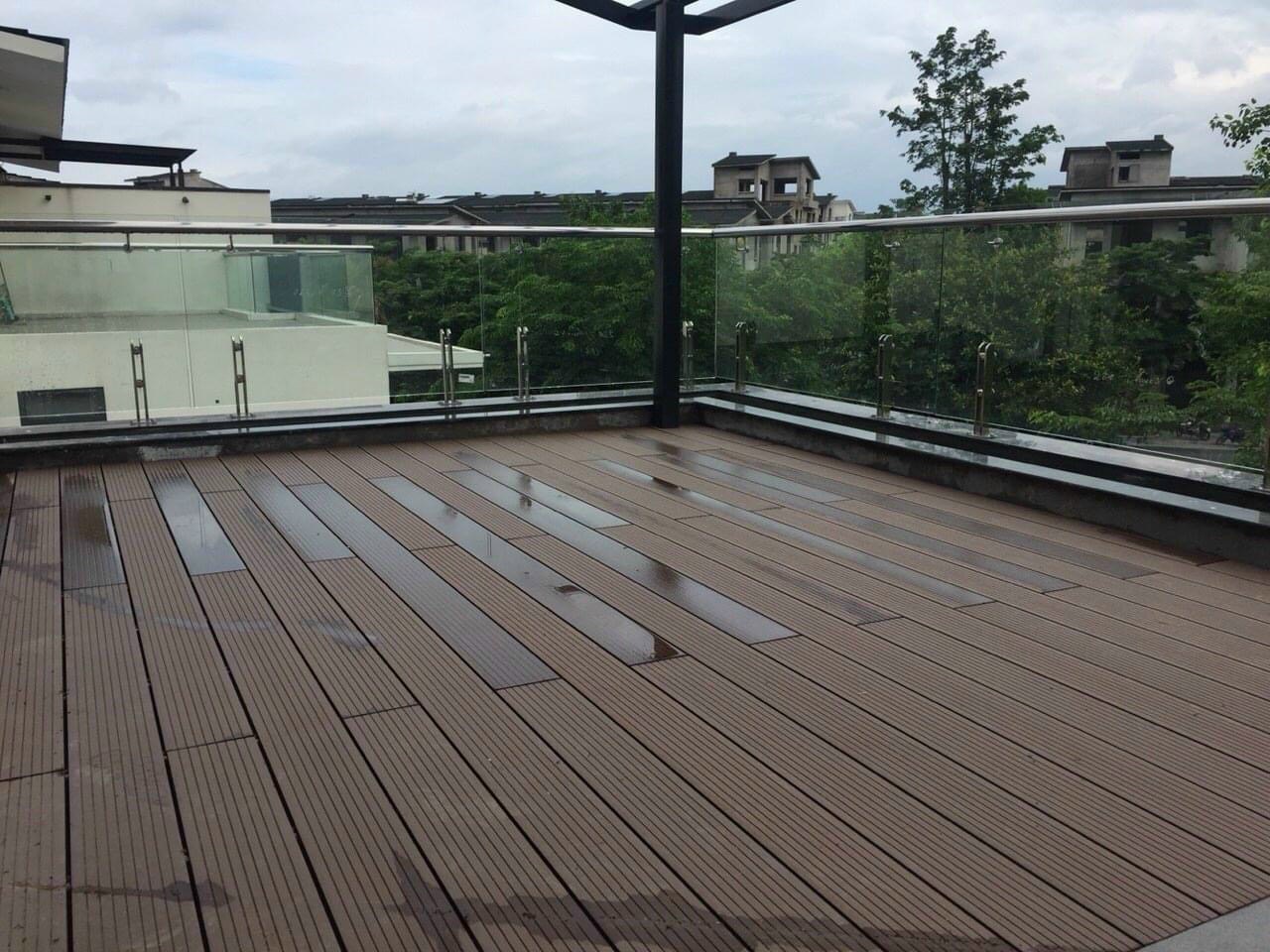Sàn gỗ nhựa ngoài trời ứng dụng lát sàn sân thượng tại Bình Định