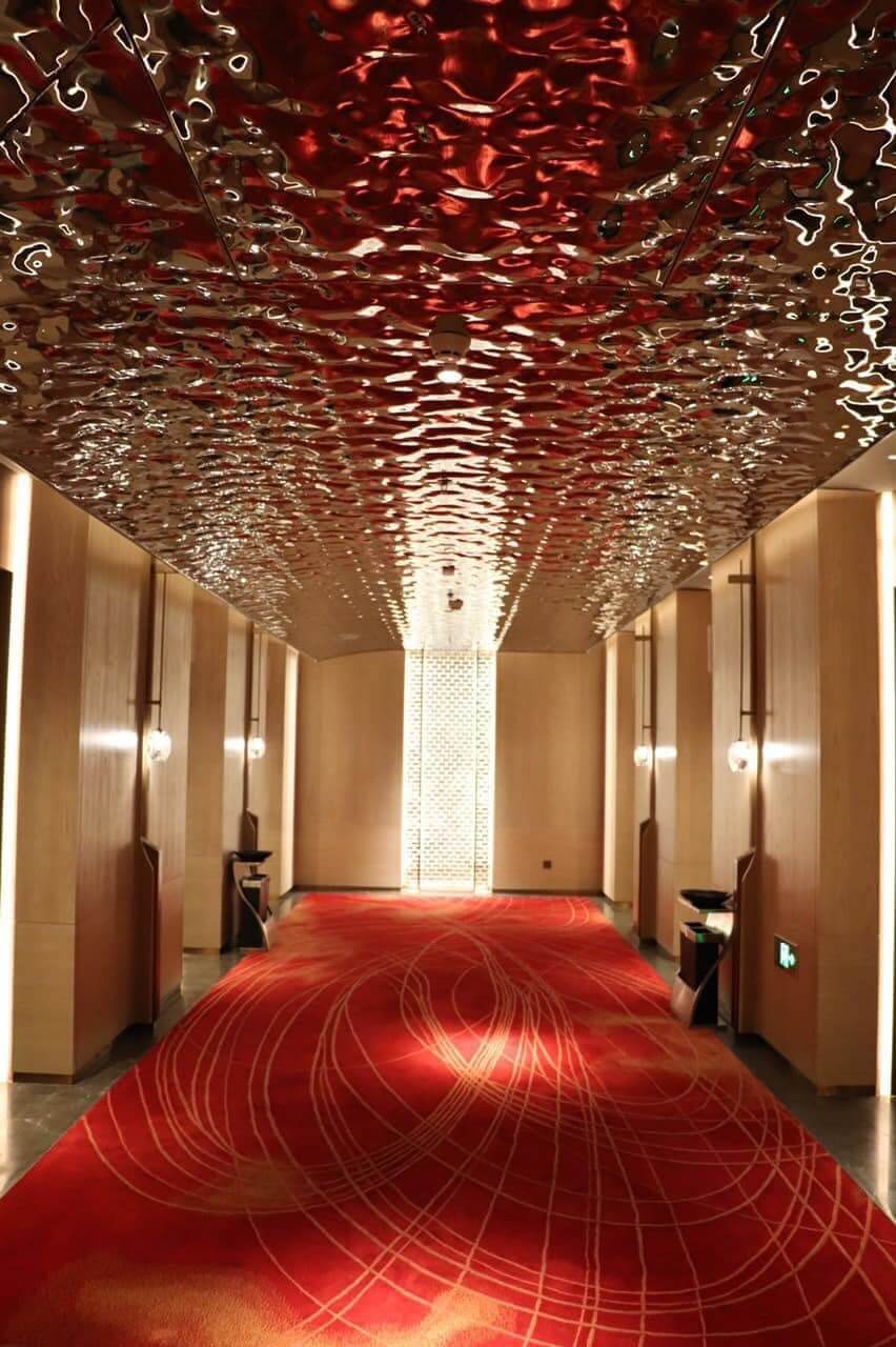 Tấm inox 3D sóng nước được dùng trong khách sạn