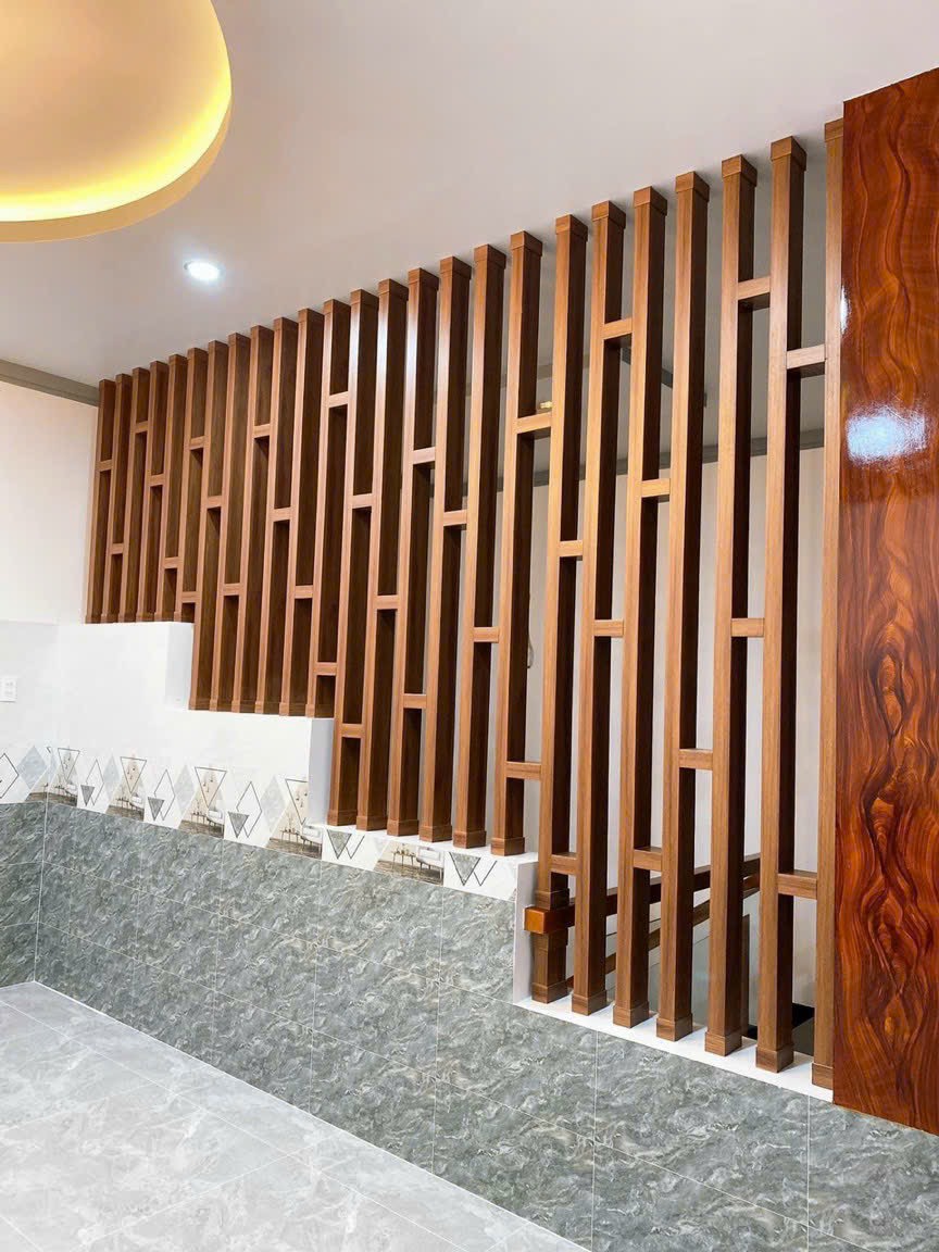 Thanh lam gỗ nhựa là lựa chọn phổ biến trong trang trí nội thất